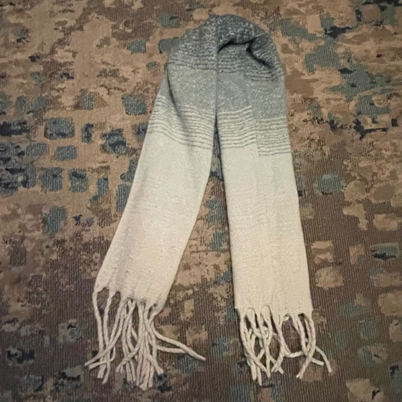 🧣Mer Sea Ombre Scarf 🧣 - Picture 4 of 7